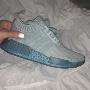 ✨NWT Adidas Women’s NMD’s w/ primeknit